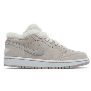 NEW Wmns Air Jordan 1 Low SE 'Sherpa Fleece', Size: W9 / M7.5